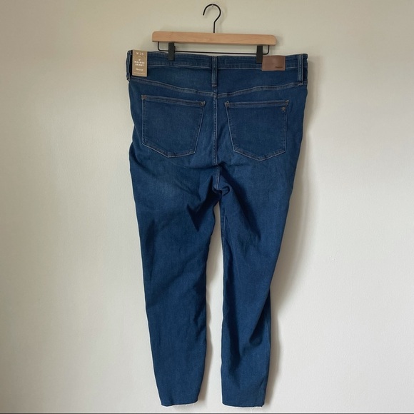 Madewell 9” Button Front Mid-Rise Skinny Jeans - Picture 7 of 9